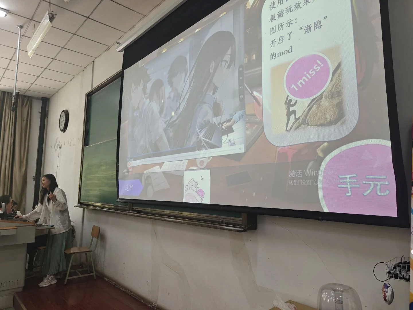 2025 夏音游大会现场的游戏画面与交流